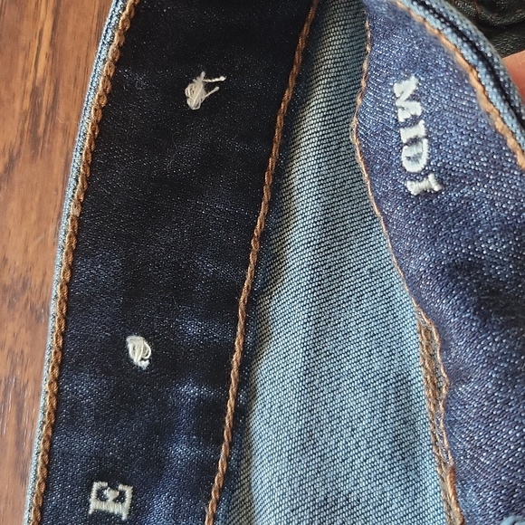 American Eagle Outfitter. Jean shorts. Size 4. MIDI - Picture 16 of 16